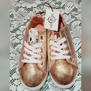 Soul mates Women's Sneakers Size 7-8 Color Rose Gold metallic NWT